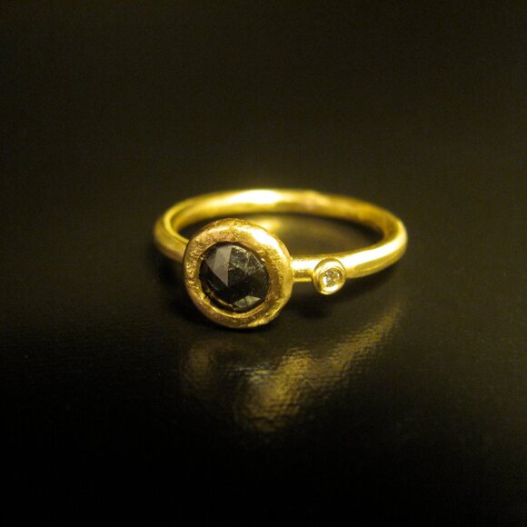 Diamonds ring. 14K solid yellow gold ring with a raond Gray diamond. - Picture 8 of 10